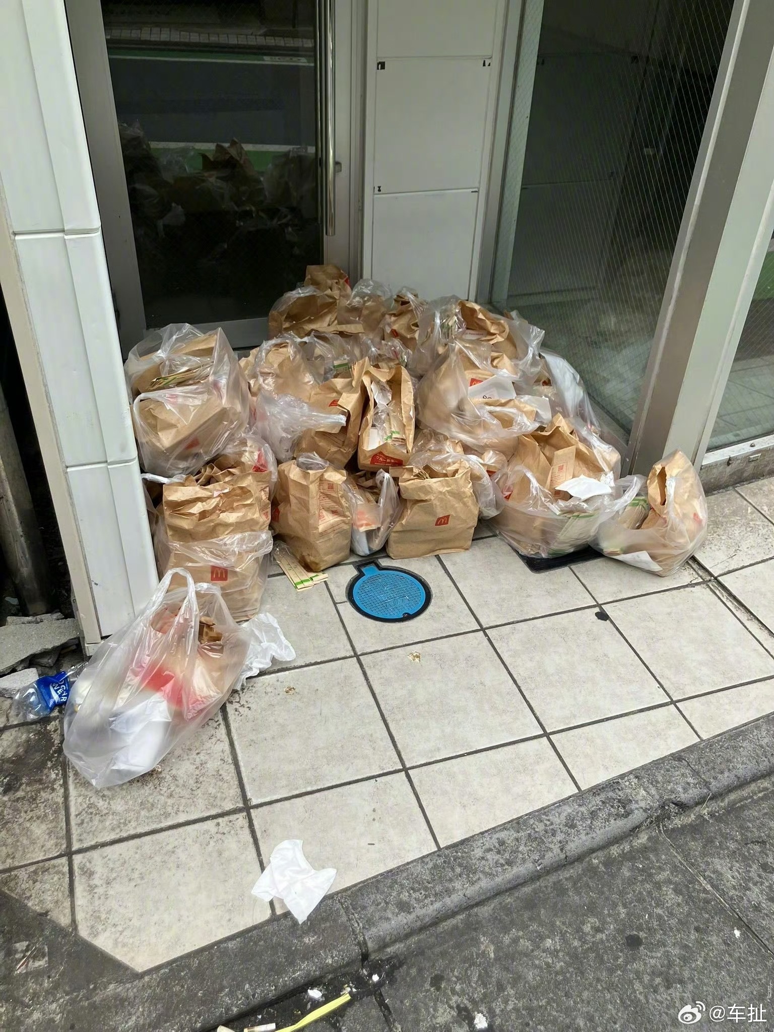 日本麦当劳乱象为了抢宝可梦的玩具…这么多份麦当劳 ​​​