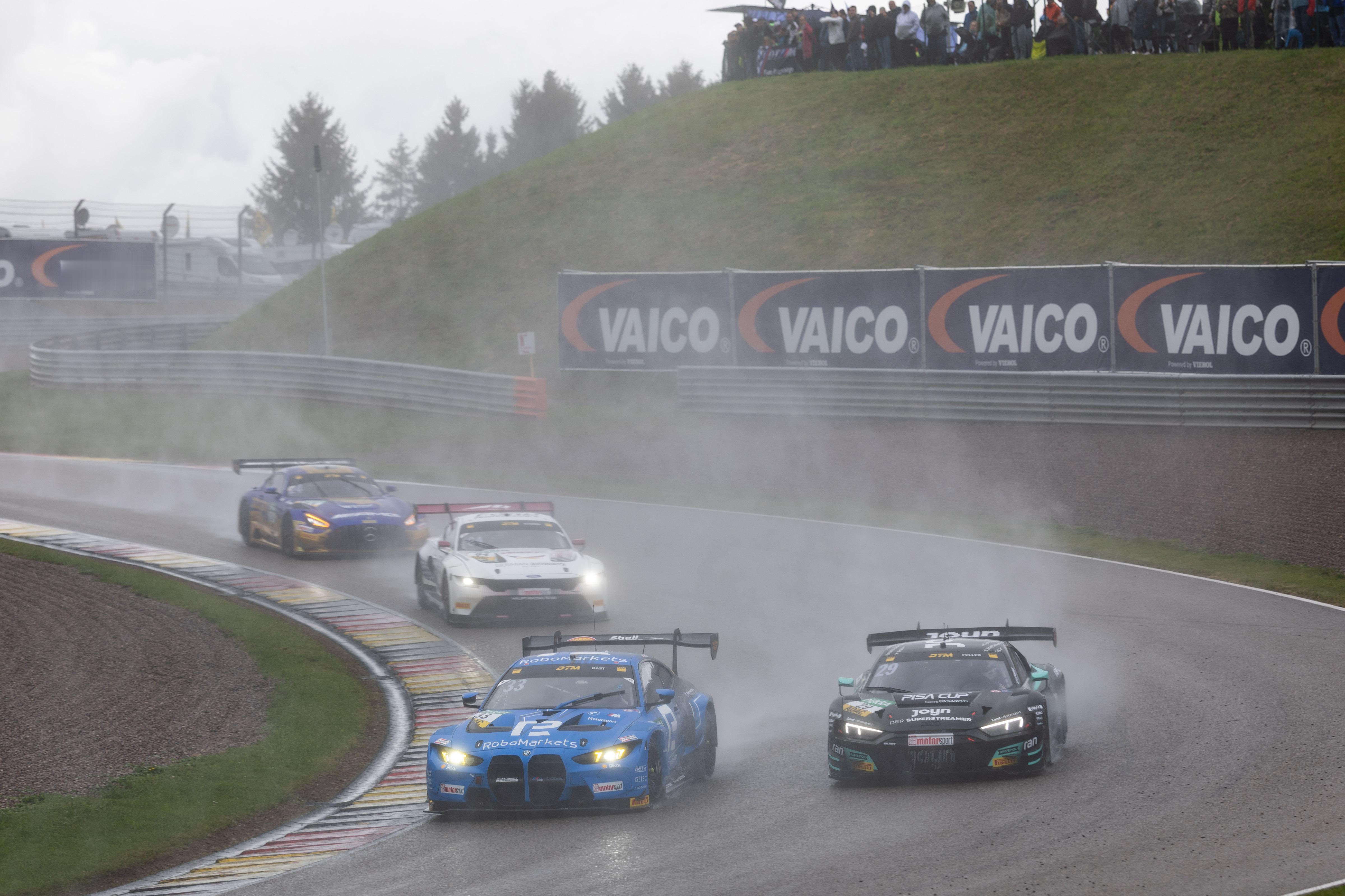 周末德国房车大师赛 DTM，雨战中的 BMW M4 GT3 Evo别不正经说车宝