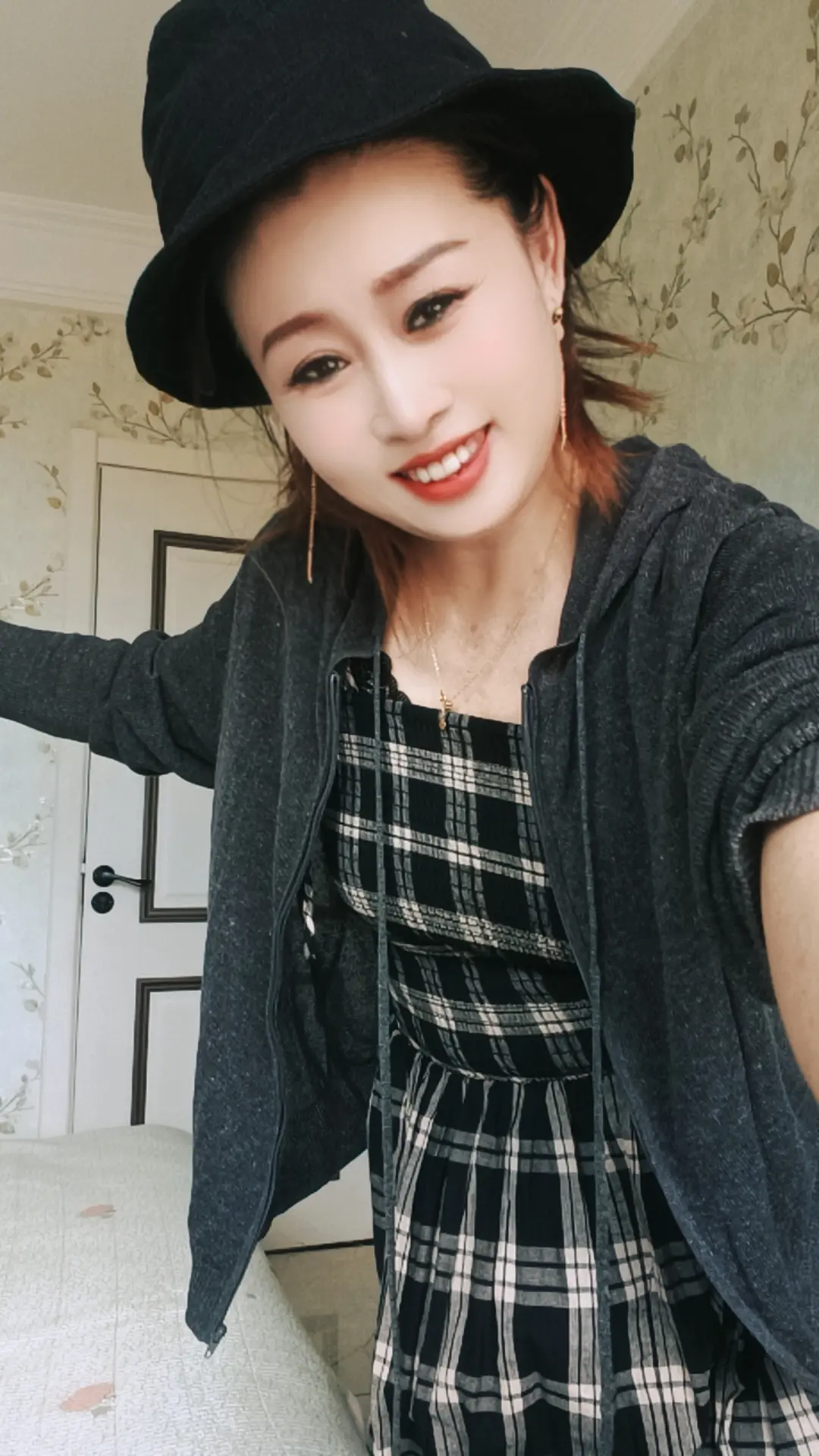 心甘情愿做你一生的知己，你若一直爱，我就一直在