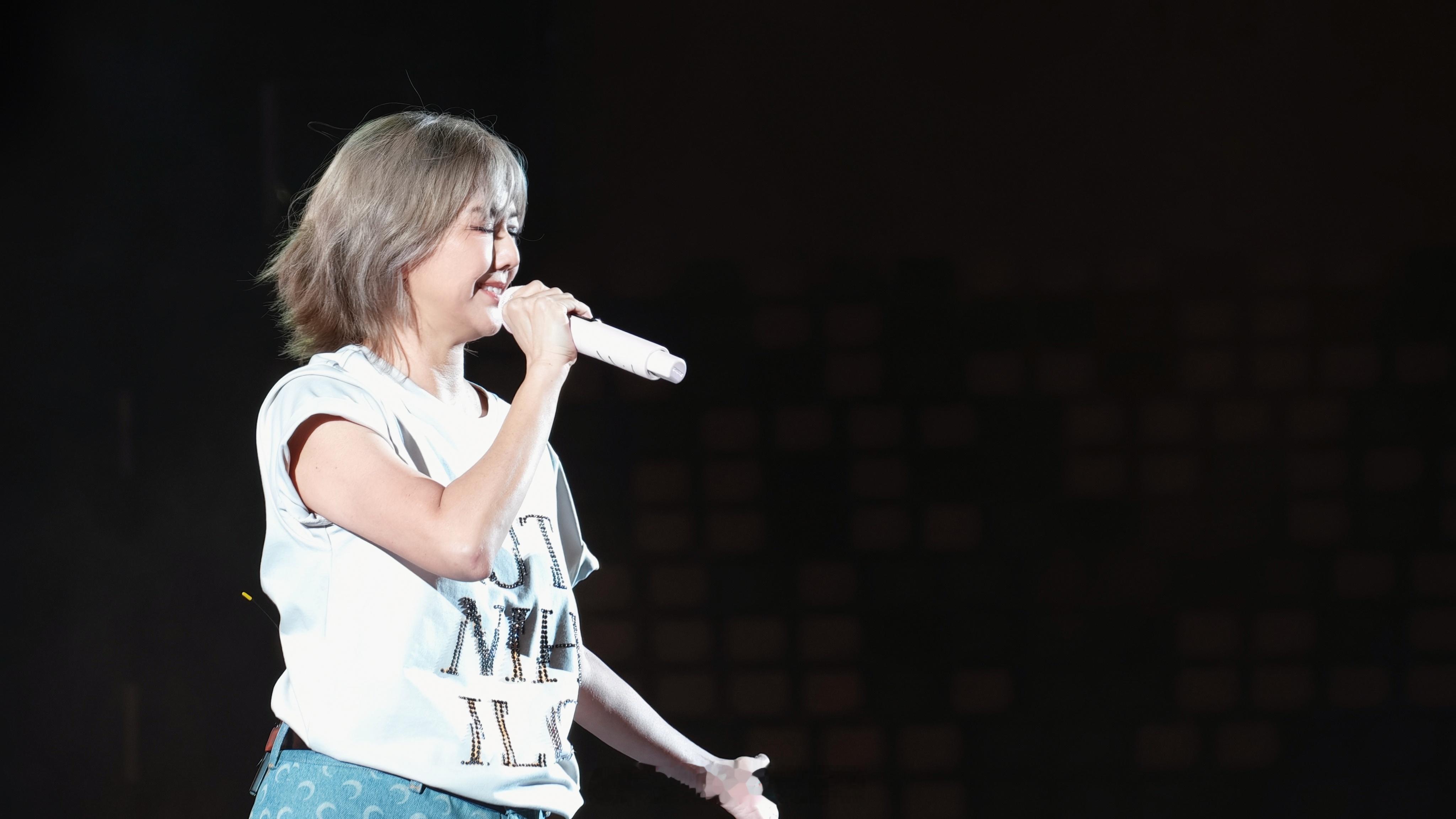 今天不上班，今天追个星～已经为了孙燕姿两次来江苏了，江苏真好，以后还来孙燕姿孙燕