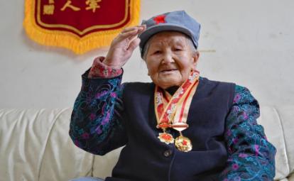 2026年，刚过完105岁生日的王全英，是如今全国在世、走过长征的女红军，14岁