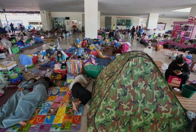 泰柬边境最新一轮冲突持续。柬埔寨国防部指出，泰国军队周二凌晨炮击柬埔寨境内，造成