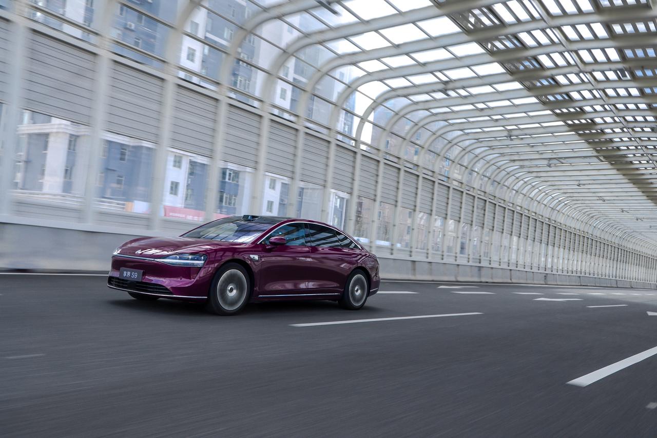 30万级别豪华汽车市场，新款享界S9实力也是不容小觑，作为鸿蒙智行年底压轴力作，