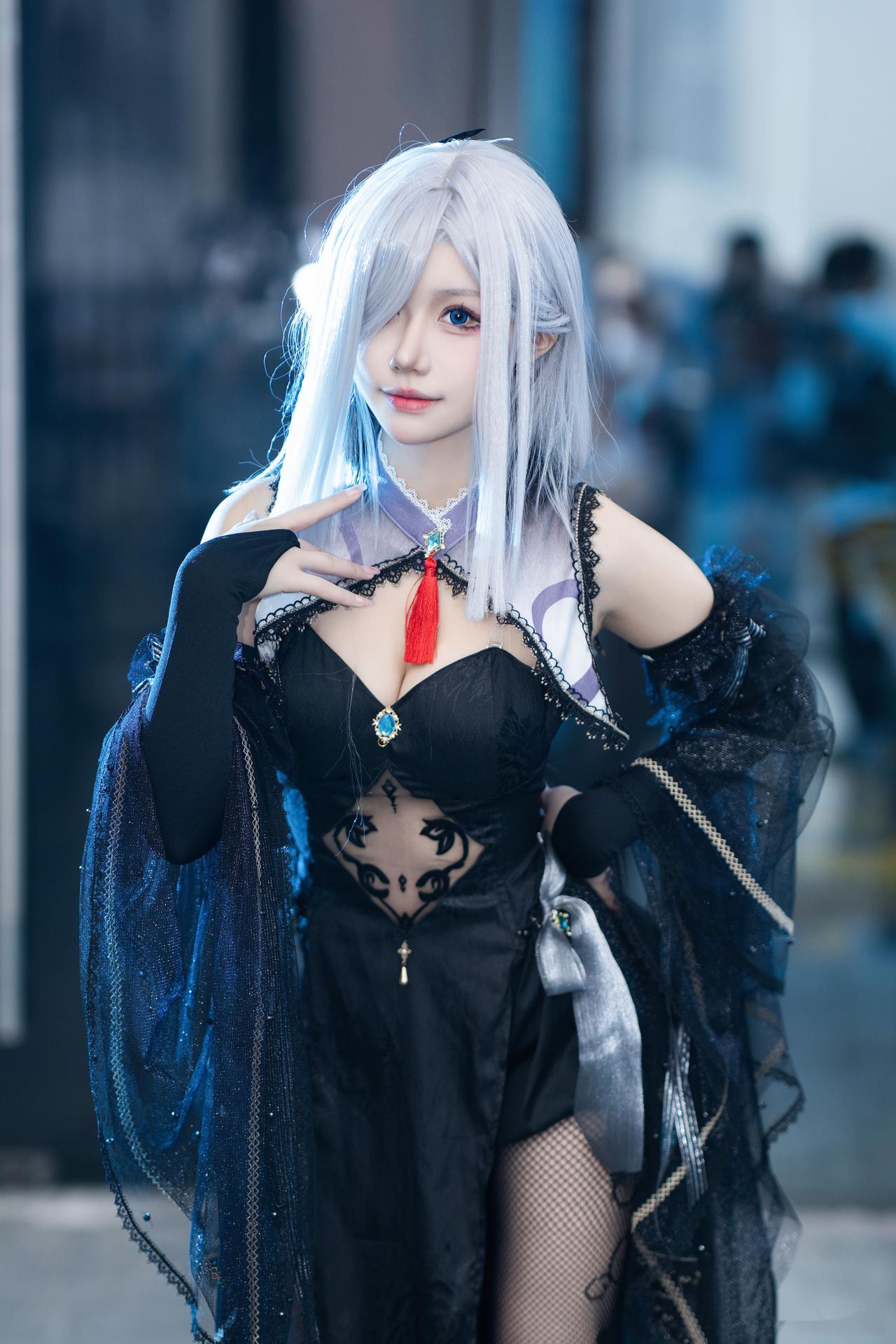 那个女人的徒弟来了（申鹤）！
COSER：空之轨迹丶#游戏##原神##二次元#