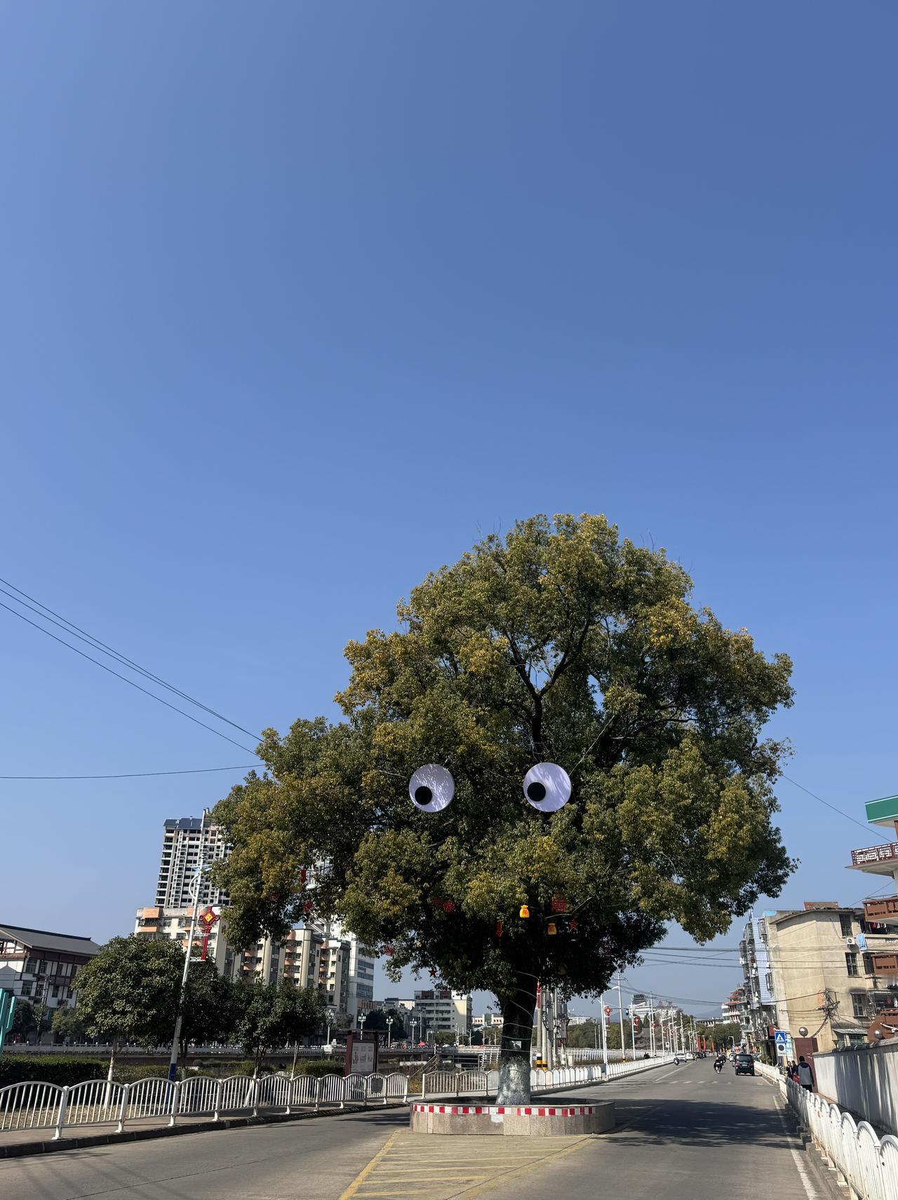 什么是销售？
就是围绕你要解决的问题，解决方案是？
然后让大家看见并能产生共鸣。