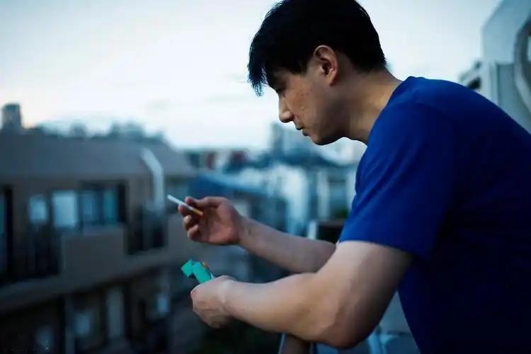 为什么生活中看不见大龄剩男焦虑呢？

男人小头指挥大头就那么几年，忍过去之后就是