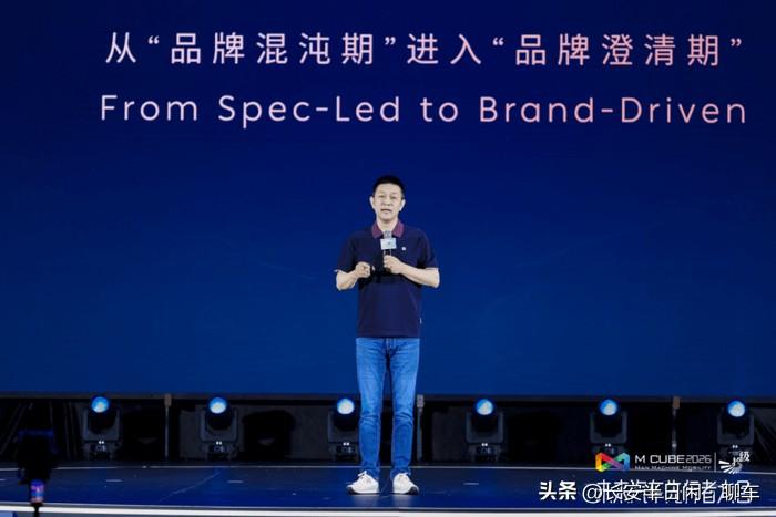 李斌明确表态：蔚来短期不做MPV、不搞旋转座椅，加速冲击2026全年盈利
 
最