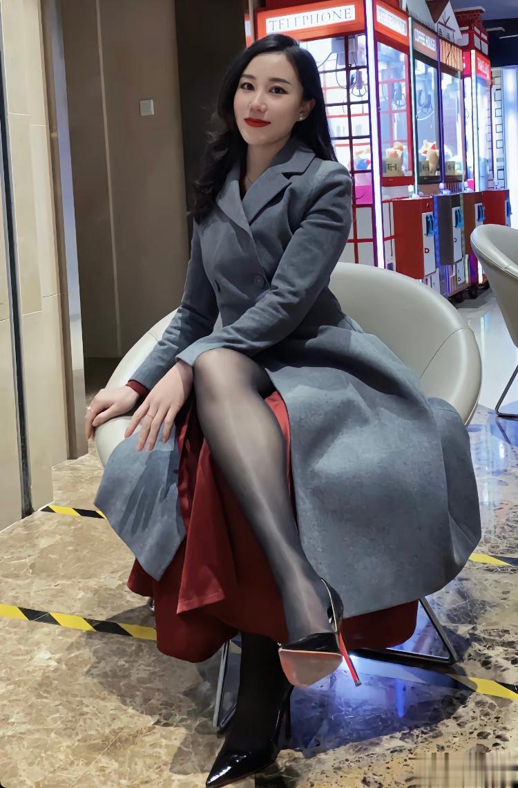 黑咝高跟鞋👠 ​​​