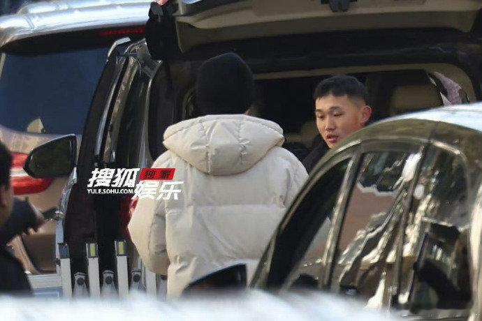丁禹兮参加蛇年春晚第三次联排   丁禹兮参加蛇年春晚第三次联排，咱就说期待住和小