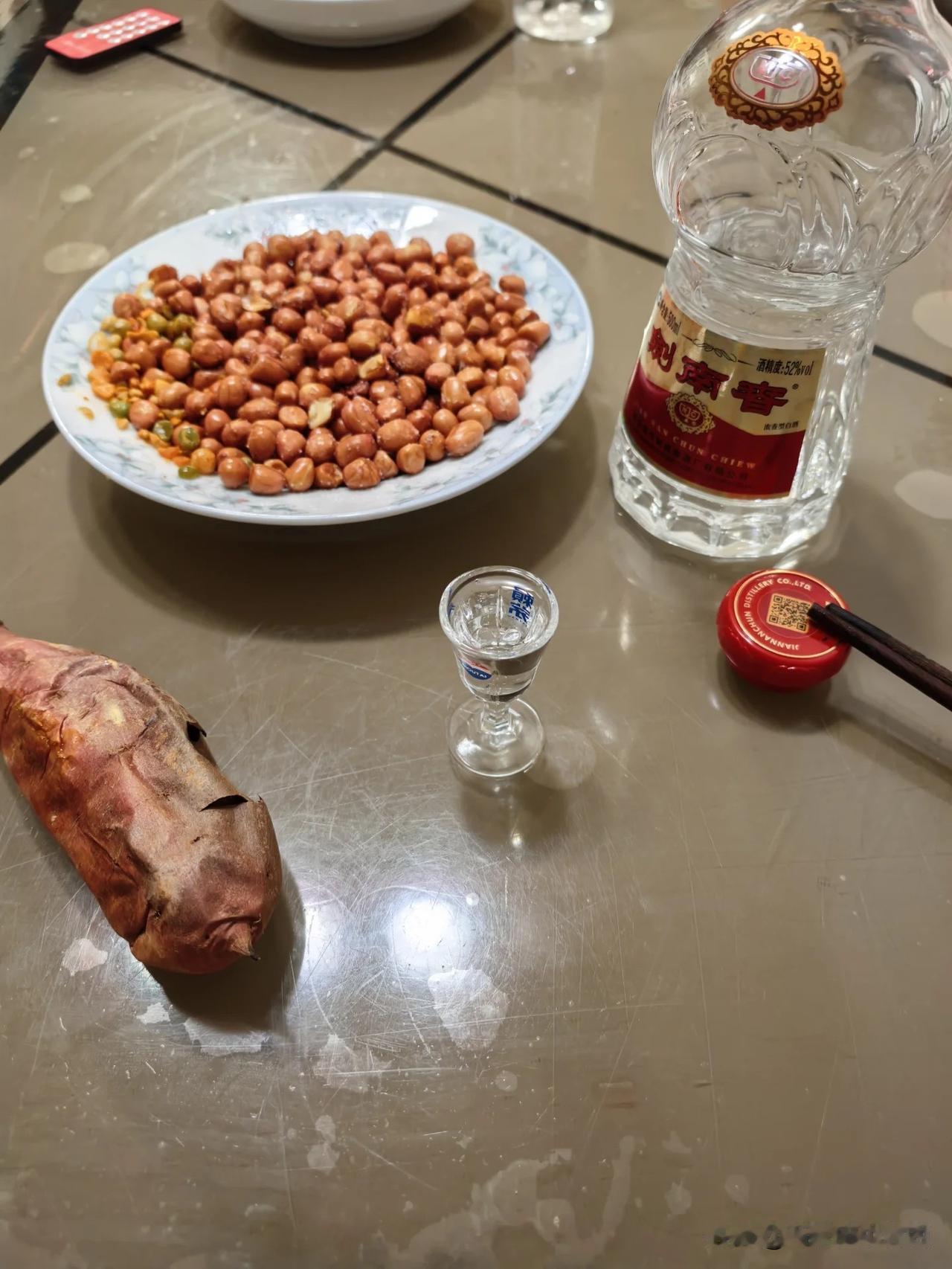 俗话说“世上只有爸爸妈妈好”，这话一点不假。就像我，随口说想吃下酒菜，老妈立马就