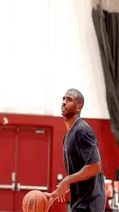 快船裁保罗这操作，基本就是告诉他：你完了。

没有致敬也没先签后换，快船只想要薪