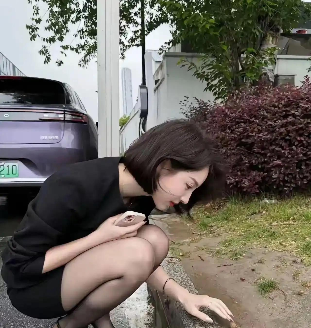 出来透透气都在联系客户，活该你拿销冠！