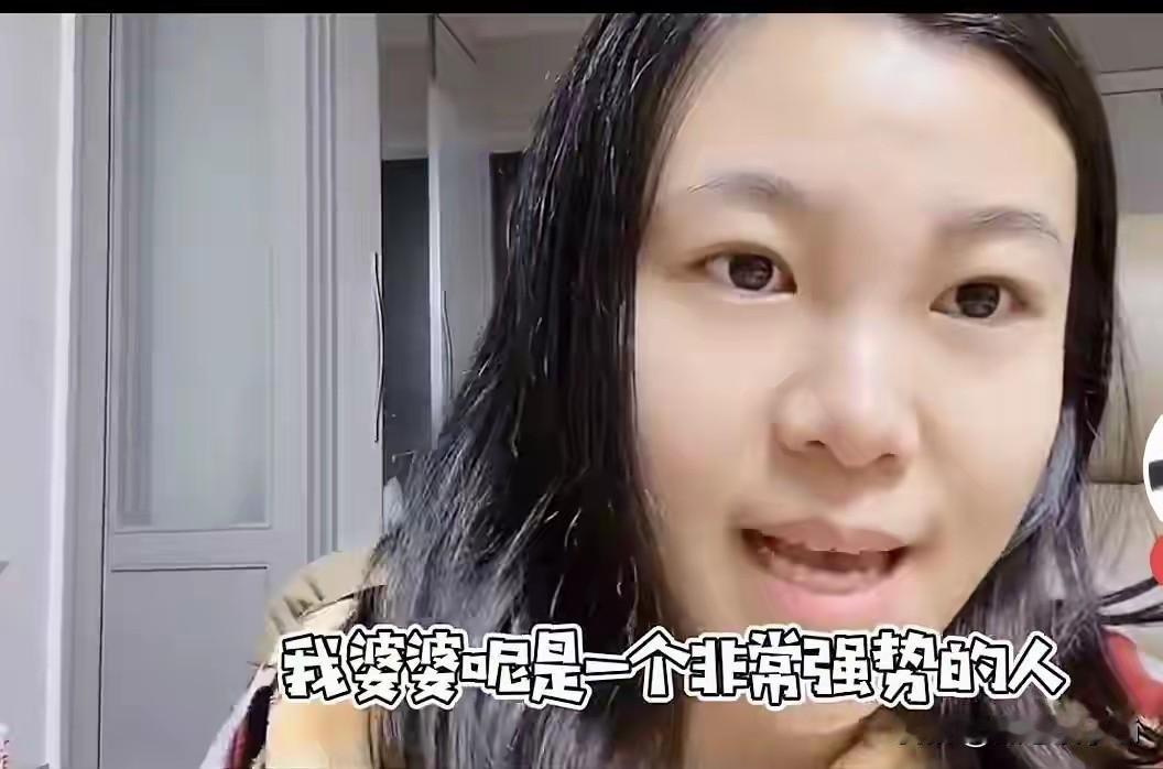 韩国媳妇和小雪婆婆是一位精明能干的人，气质高雅的女土。小雪说，婆婆，出身名门，智