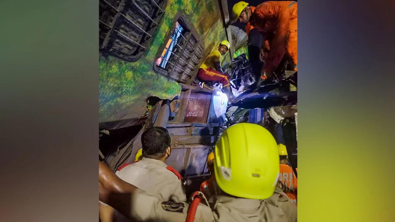 印度三列火车相撞死亡人数上升至233人，铁路基础设施老化和维护不善是事故的主要原