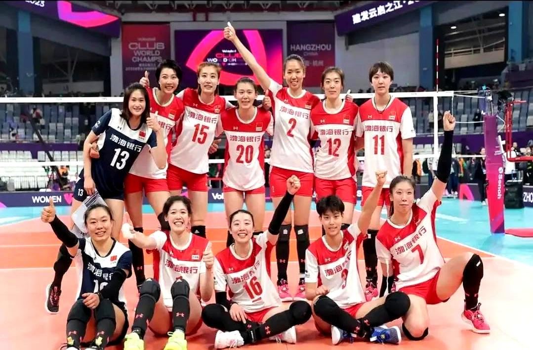 津闽女排对决第4局，天津女排27:29惜负。这场输球直接让天津1:3不敌福建，止