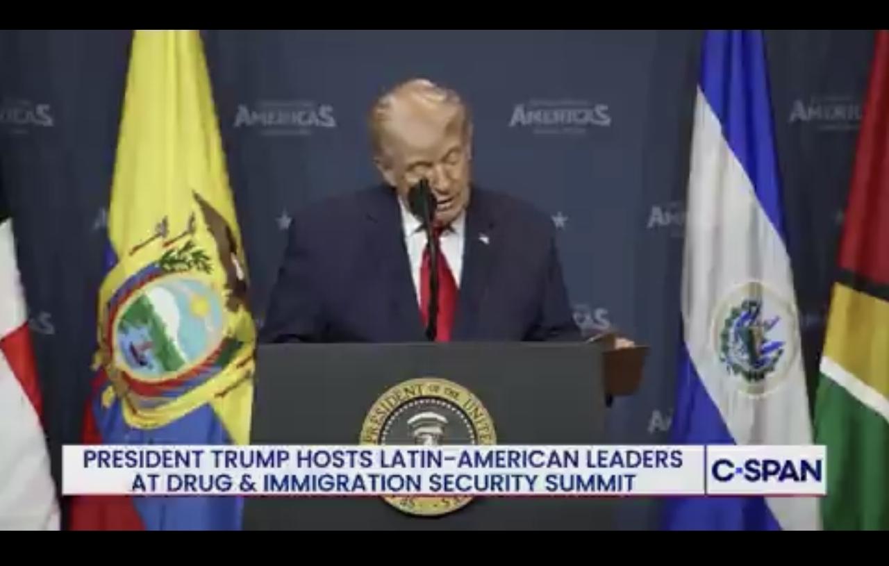 特朗普在佛罗里达州举行的“美洲之盾”峰会上谈到购买巴拿马运河的意愿时说：“我喜欢