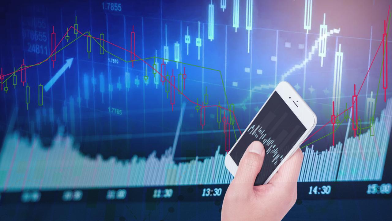 男儿意气酒杯深，
独对孤灯夜已沉。
醉里颠狂歌复啸，
醒时空叹百年缘。