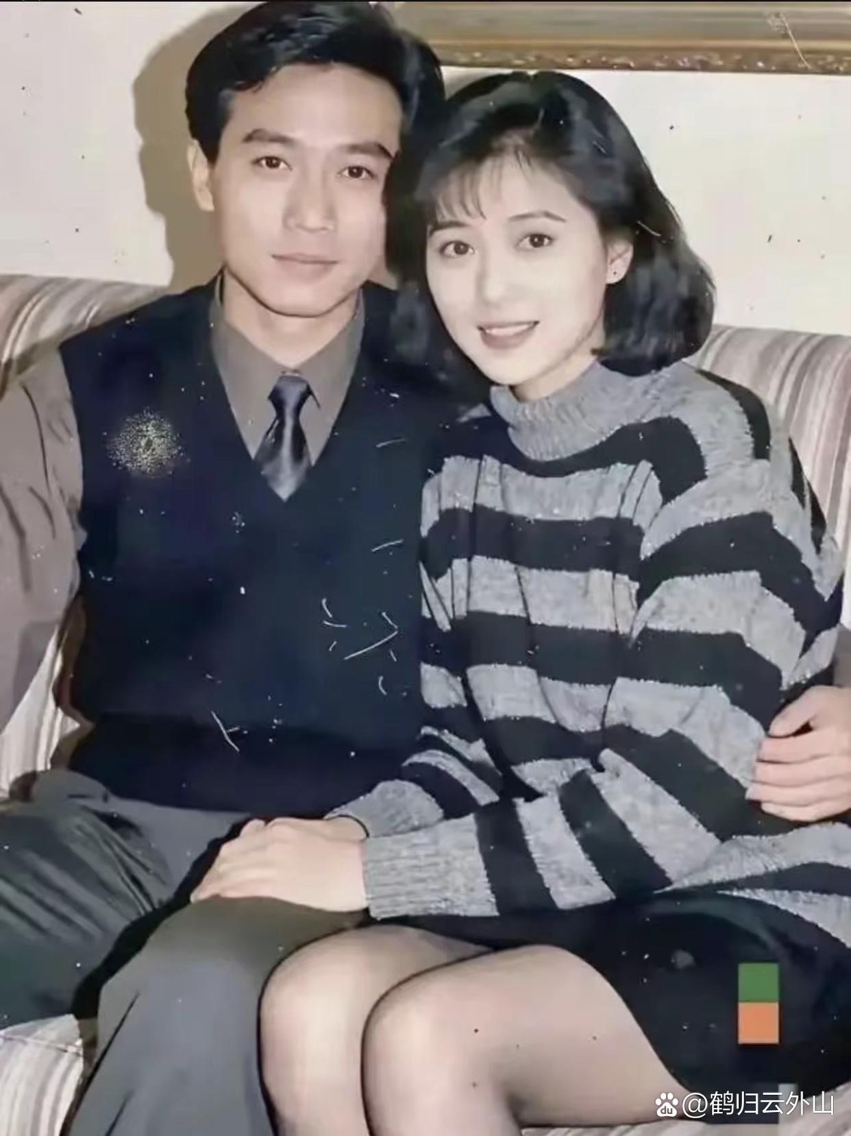 90年代的港星颜值真的绝！这对金童玉女同框也太养眼了，可惜只是搭档，不然又是娱乐