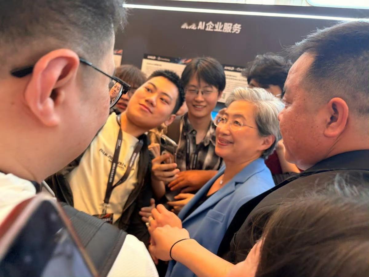 老黄之后，又是苏姿丰来了！

实际上，全世界有见识的投资人和CEO都在将目光聚焦