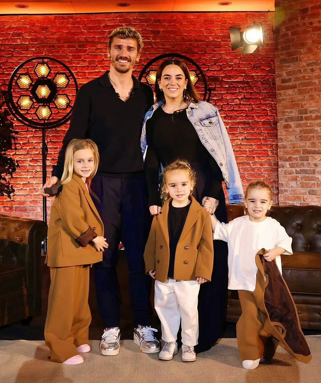 同一天过生日的三个小朋友 