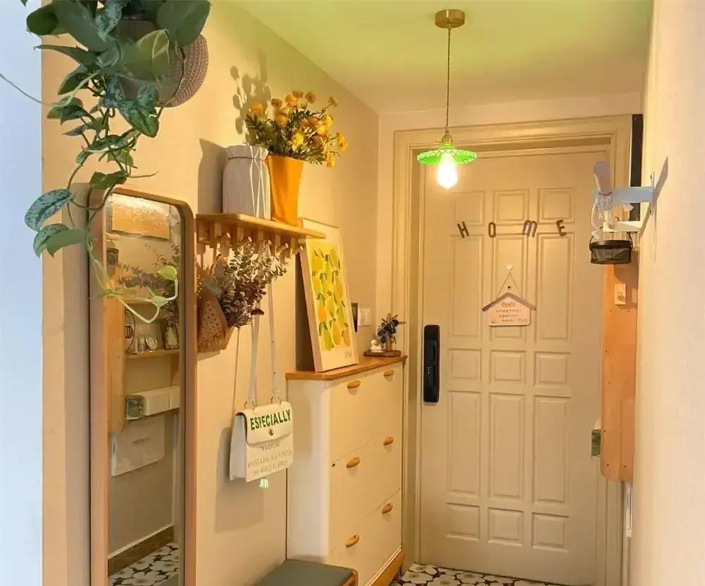 一米二玄关也能开挂？这位屋主把“窄缝”玩成了收纳教科书！
 
网友看完直接刷屏：