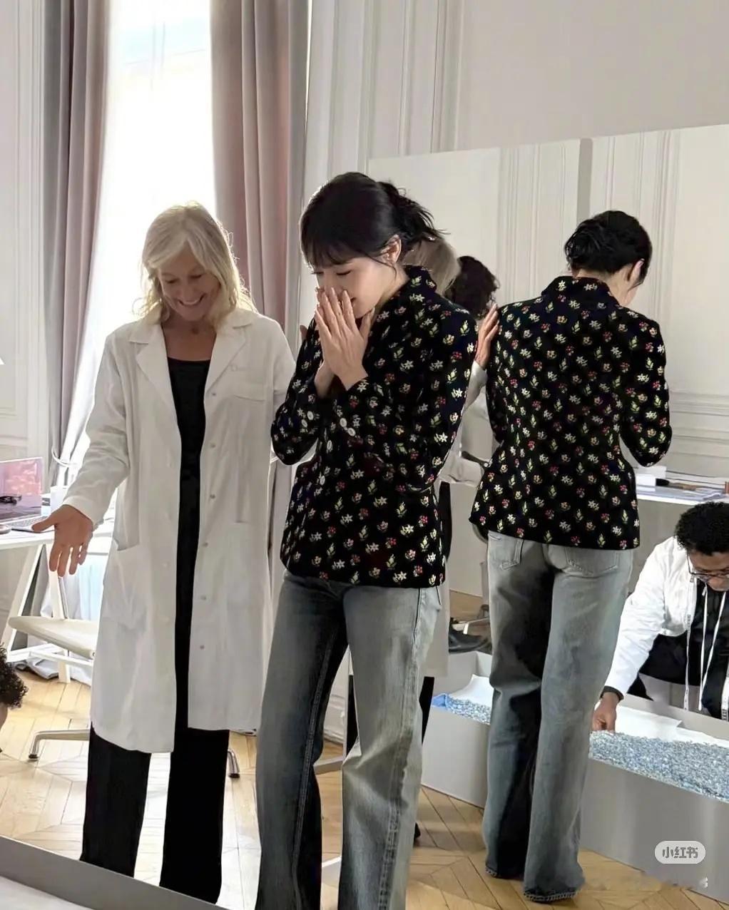 迪丽热巴这身造型看得人很能疗愈穿搭焦虑 ​​​