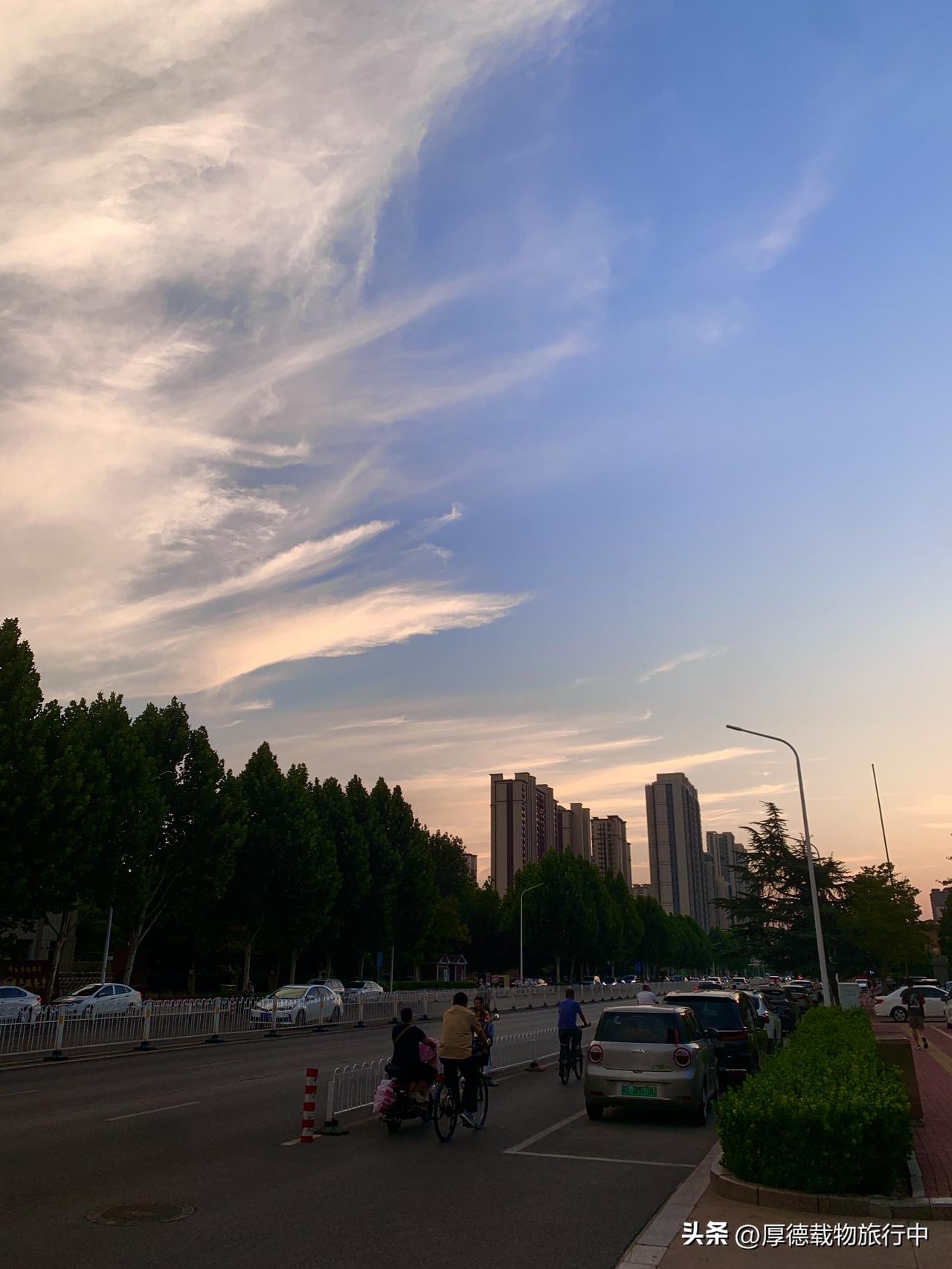 晒图笔记大赛昨天晚上拍的，暴雨预警前的天空，晚霞很美。动态照片