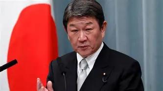 8月5日，日本外相开记者会，一个记者站起来，当着面问了两句话："你承认中国对台湾