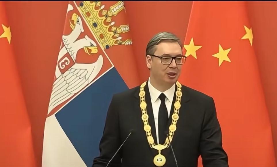 中国和美国同属世界两个大国、强国，武契奇总统在中国受到的超规格礼遇和获赠最高友谊