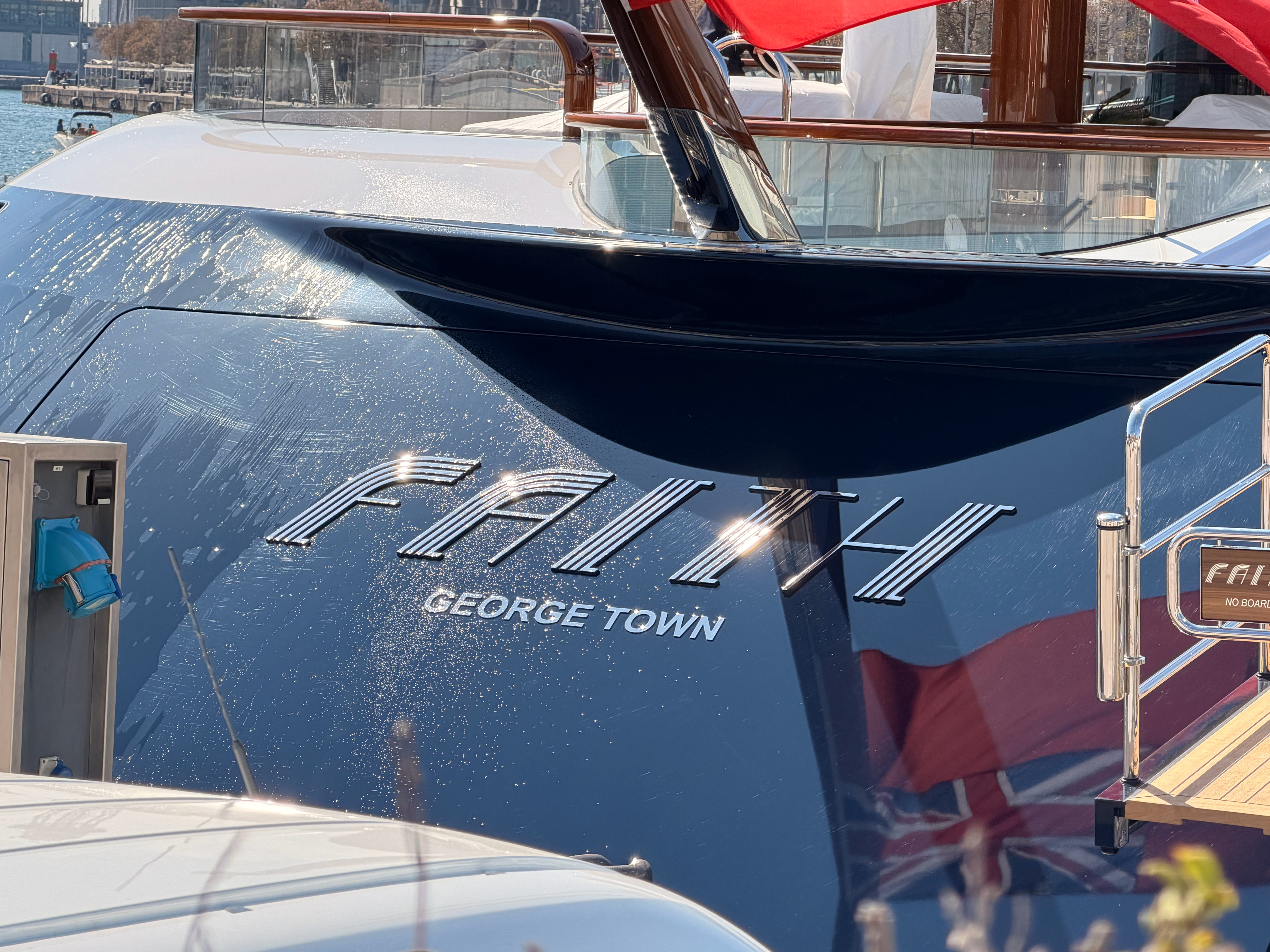 竟然偶遇了老斯特罗尔2.25亿的游艇faith号 