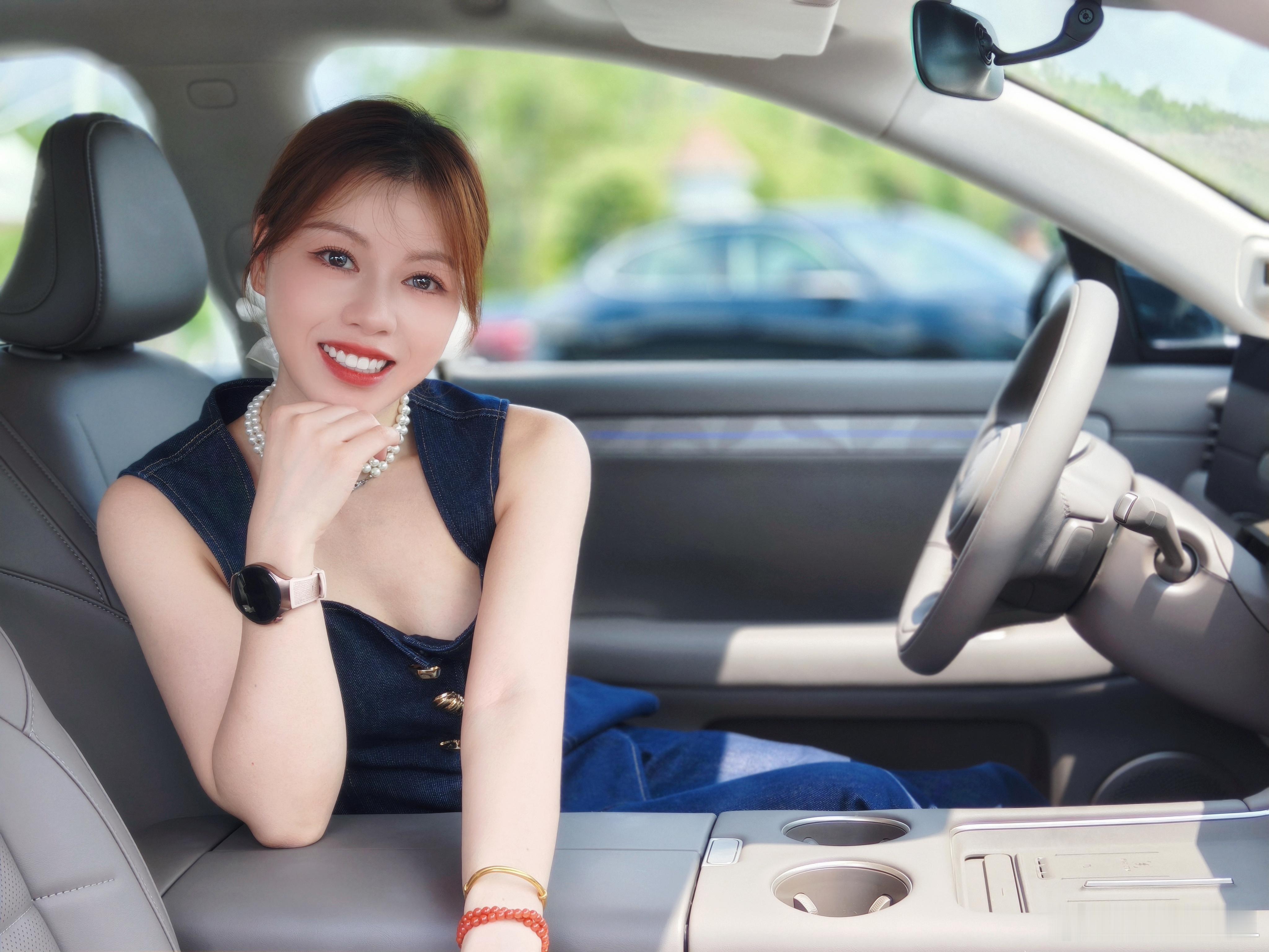 开了漂亮车吃了漂亮饭还看到了超美落日超满足的一天~美美的跟大家说声晚安啦[月亮]