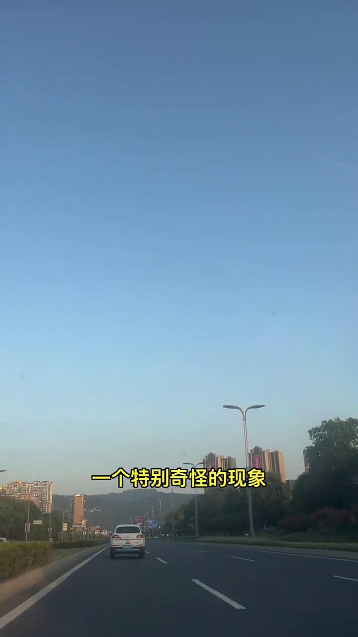 我发现了一个特别奇怪的现象，有一些家庭家里的车都开了十年以上了，哪怕是现在的车越