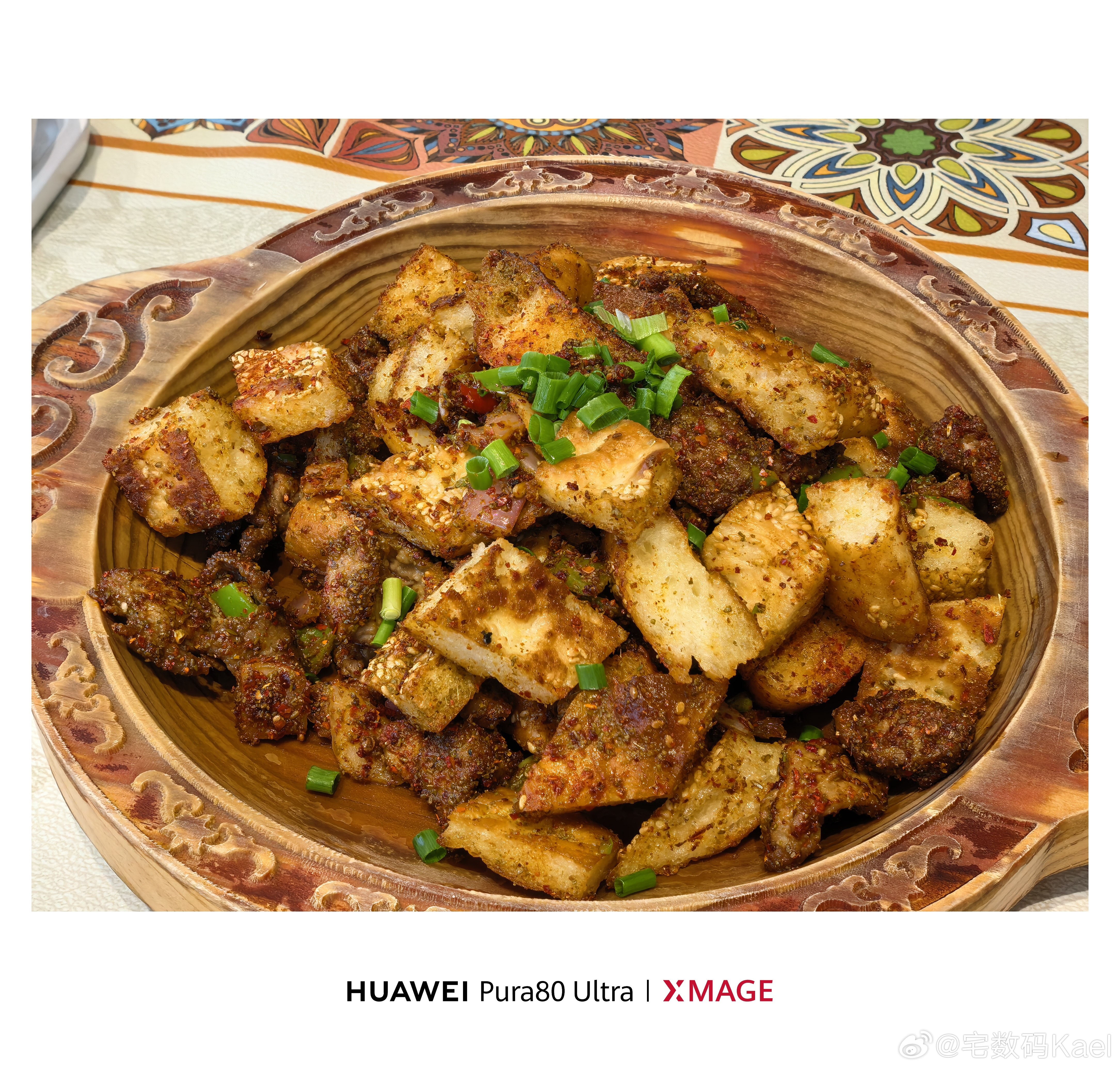 今晚吃那拉提镇上的一家新疆菜，这个馕炒肉（图1）和芦花鸡(图2)好好吃啊[哇]又