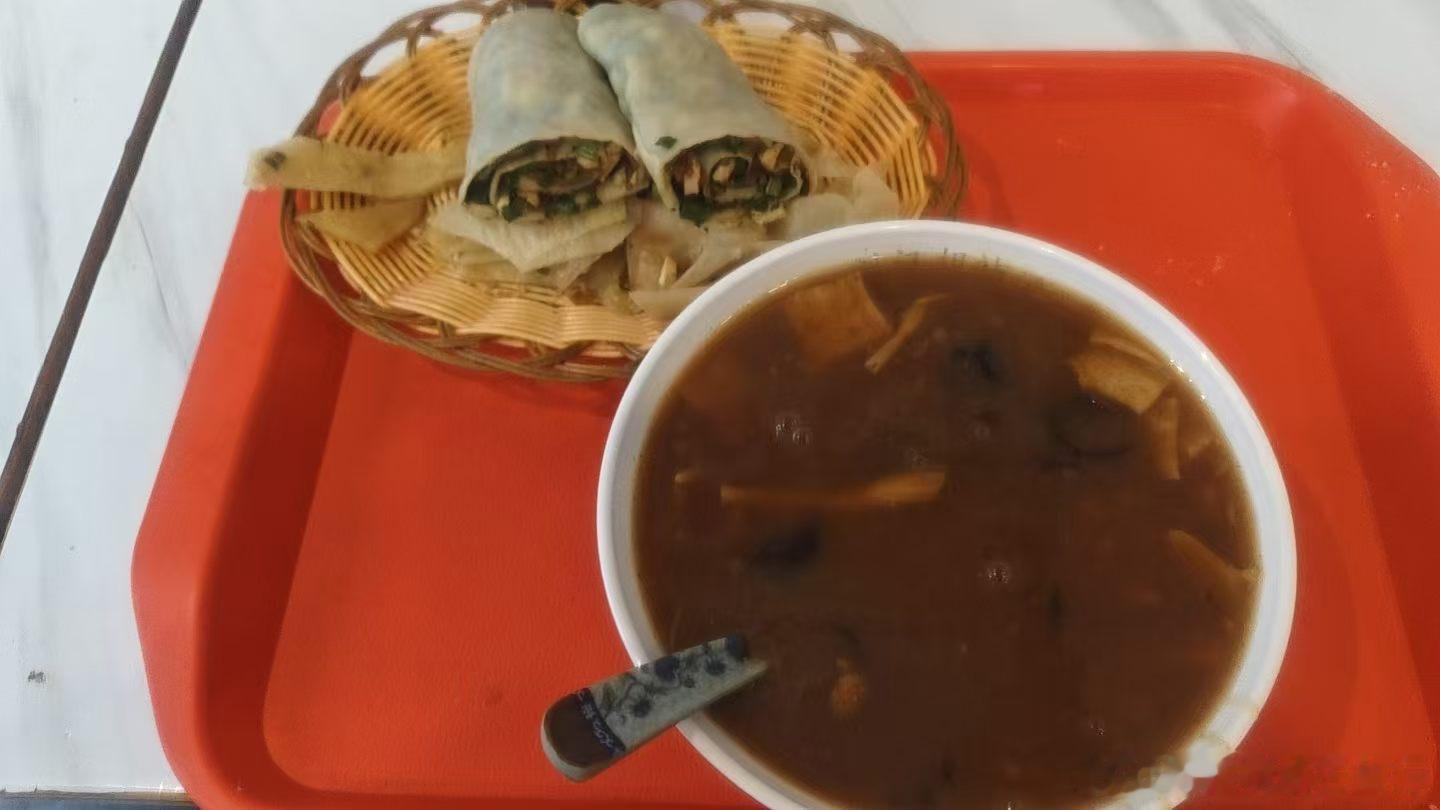 喝个碗胡辣汤菜莽，还是很舒服的胡辣汤自由撰稿人 杨晓龙晓龙带你去旅行网络志愿者·