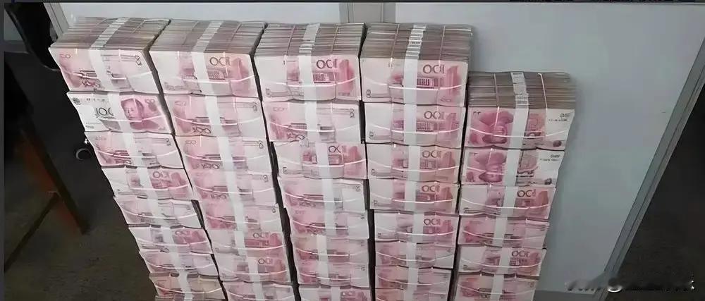 央行最新数据：全国仅7%家庭存款超百万。
你没看错，93%的家庭，存款都在百万以