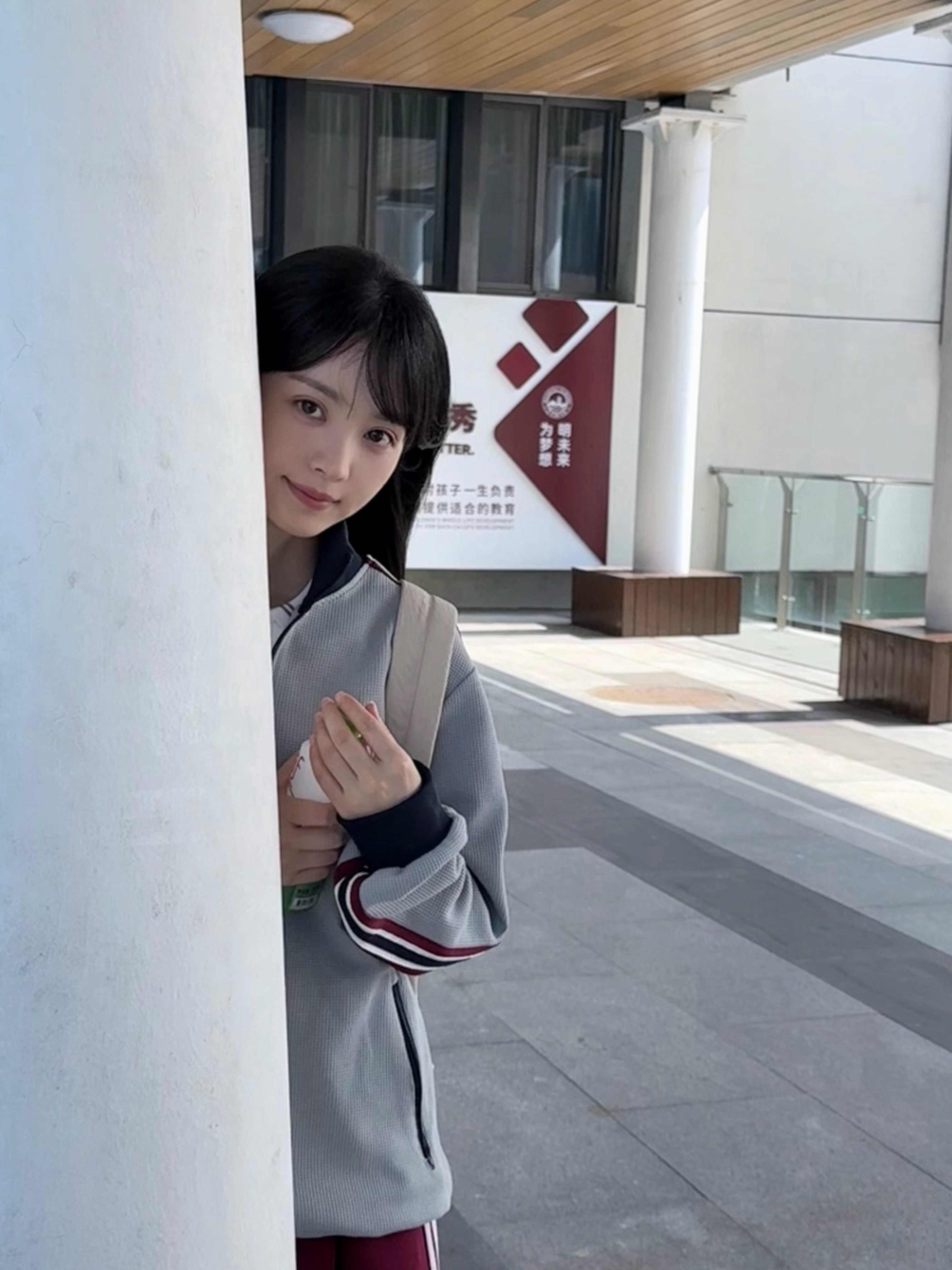 田曦薇 🍃 林知夏观察日记裹挟一整个盛夏的温热，同林知夏成长篇章里的流淌心事共