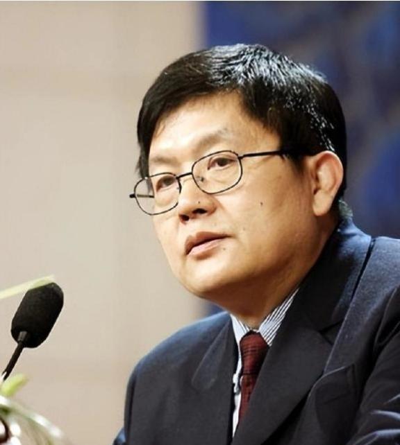 中国政府呼吁谨慎前往日本，然而复旦大学的冯玮却在此时，高调推荐中国学生去日本，并