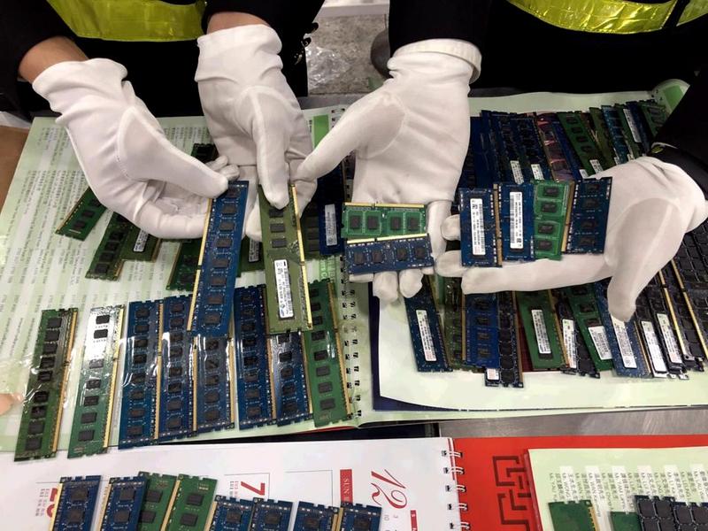 “1盒内存条堪比上海1套房”，这可不是玩笑话！2025年下半年到2026年初，全