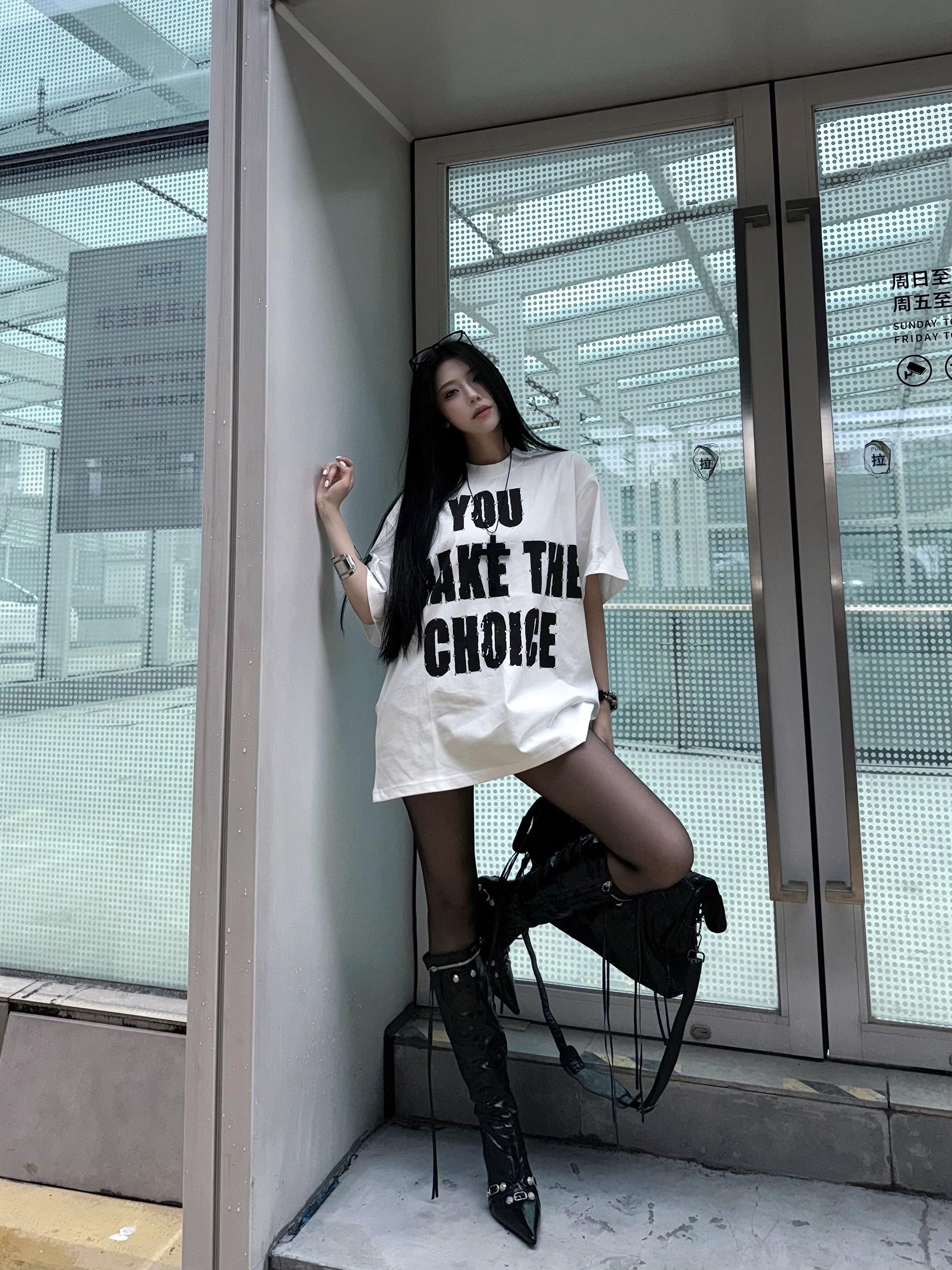 不喜欢你也可以和你聊很久  有狗谁不逗。