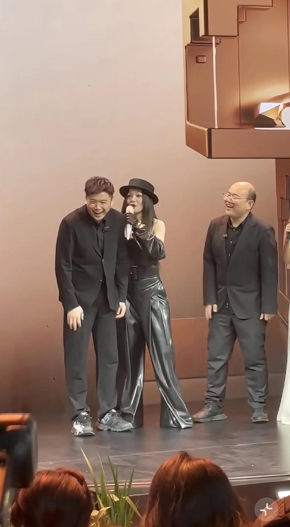 张韶涵闹笑话了，受邀在追觅展会现场演出，却不认识追觅老总俞浩。

3月12日，上