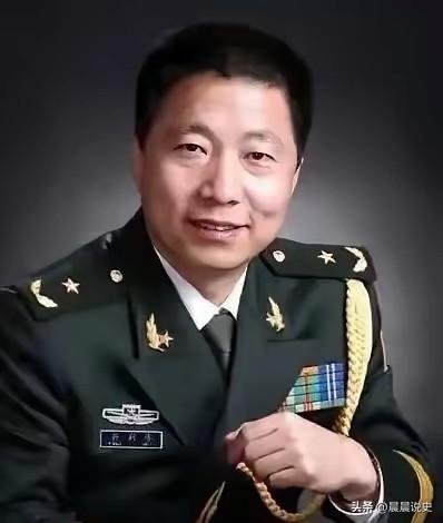 杨利伟退休待遇揭秘：没有巨额奖金，只有“终身金钟罩”……
网上一直有个说法，杨利