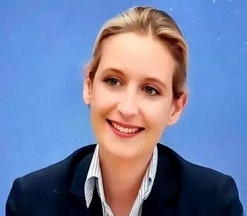 德国一个女政客，被记者怼脸问：中国是不是威胁？她直接一句怼回去：你干嘛要去惹他？