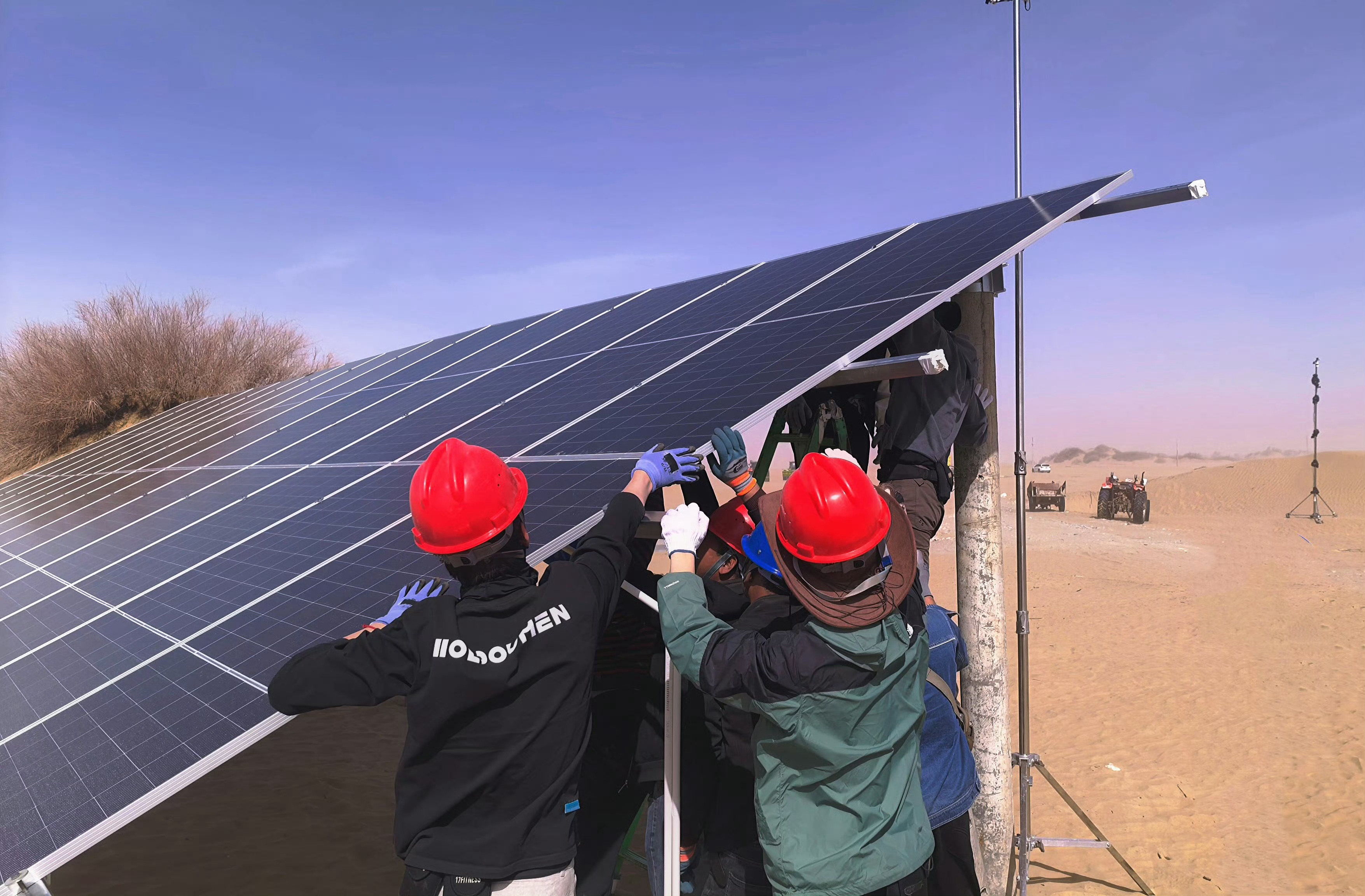 十个勤天种地吧 看背影认哥们儿，这两个小红帽儿是谁Cr 小童 