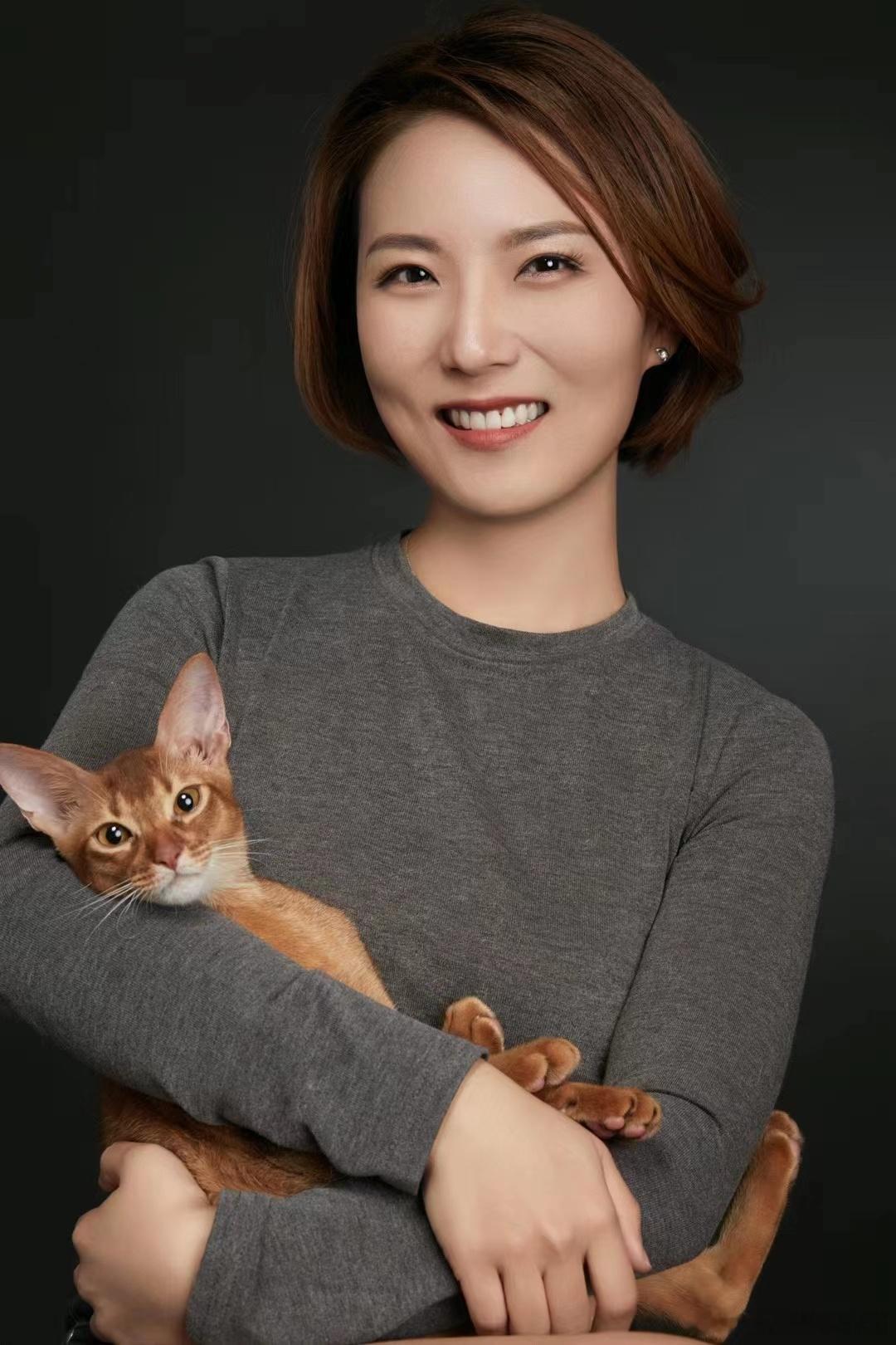  去年11月份养小猫咪之前，特意问了朋友，会不会很费时间。他说“不会啊，就每天倒