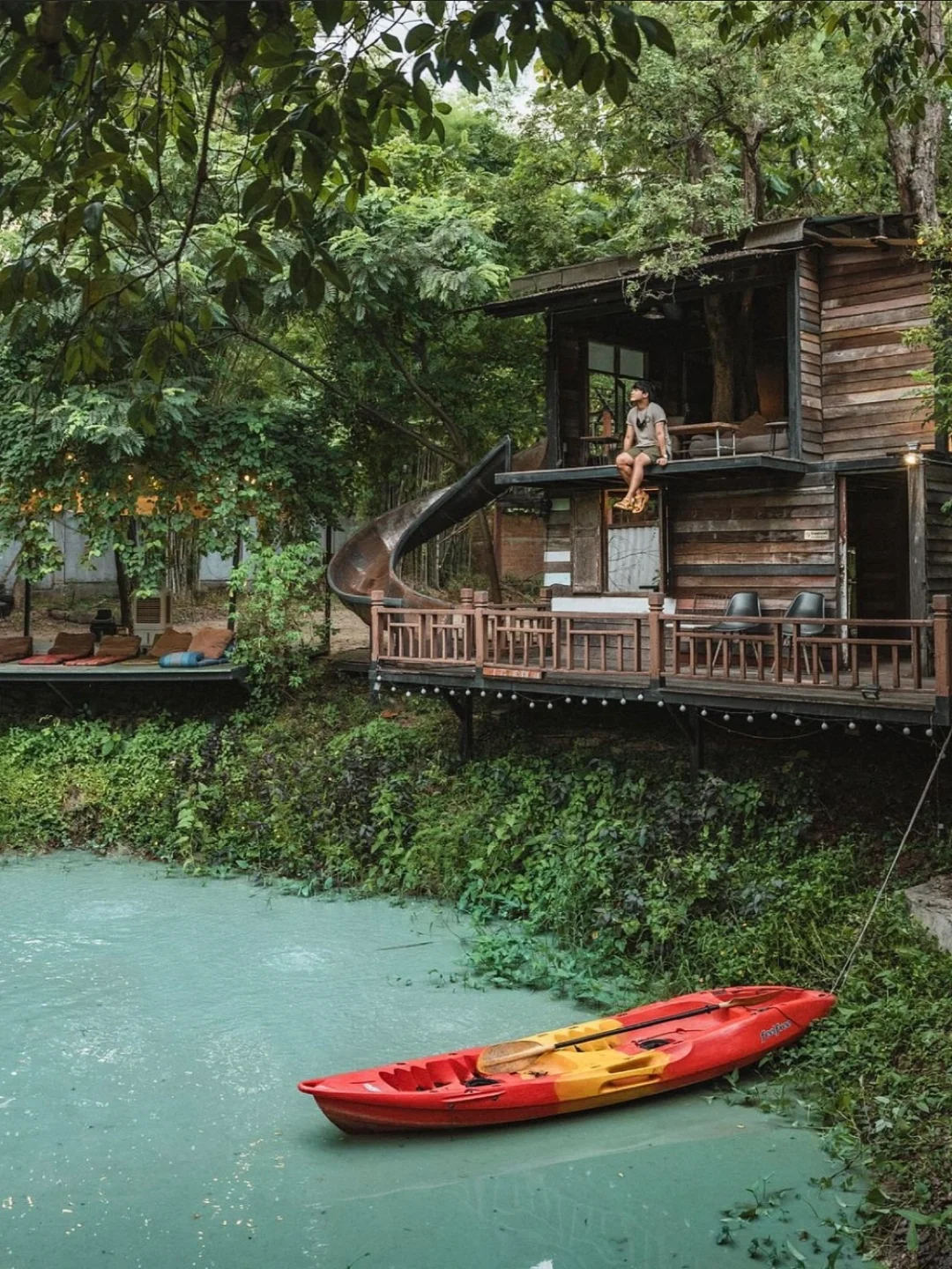泰国 🛝湖边滑梯咖啡厅☕️夜晚变身烤肉馆