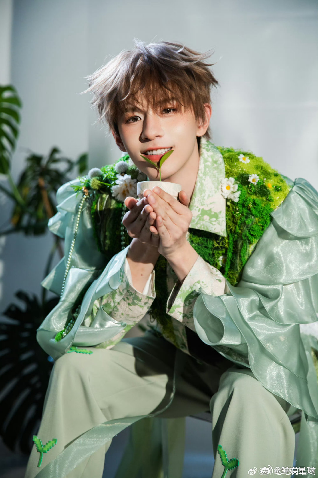 何浩楠直播给粉丝庆生，禾苗们生日快乐何浩楠直播给粉丝庆生何浩楠直播给粉丝过生日