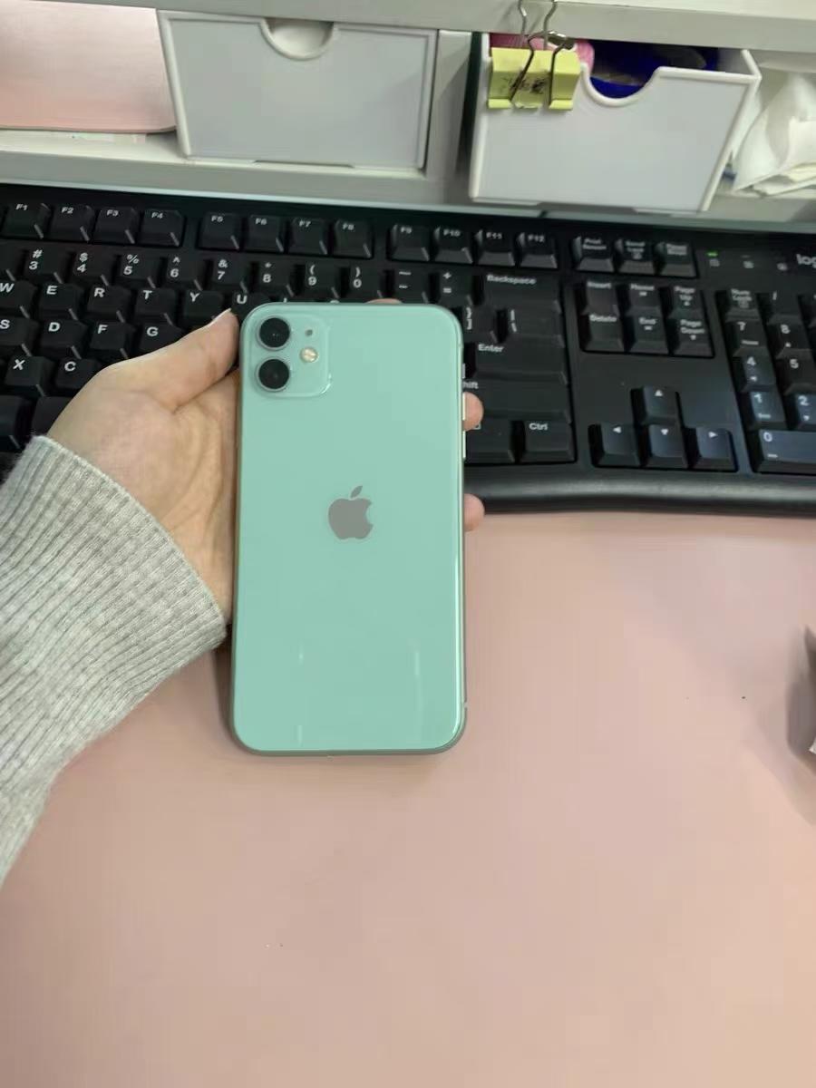 今天还在用iphone11的做什么都能成功

这是苹果LCD屏幕手机的遗作，除了