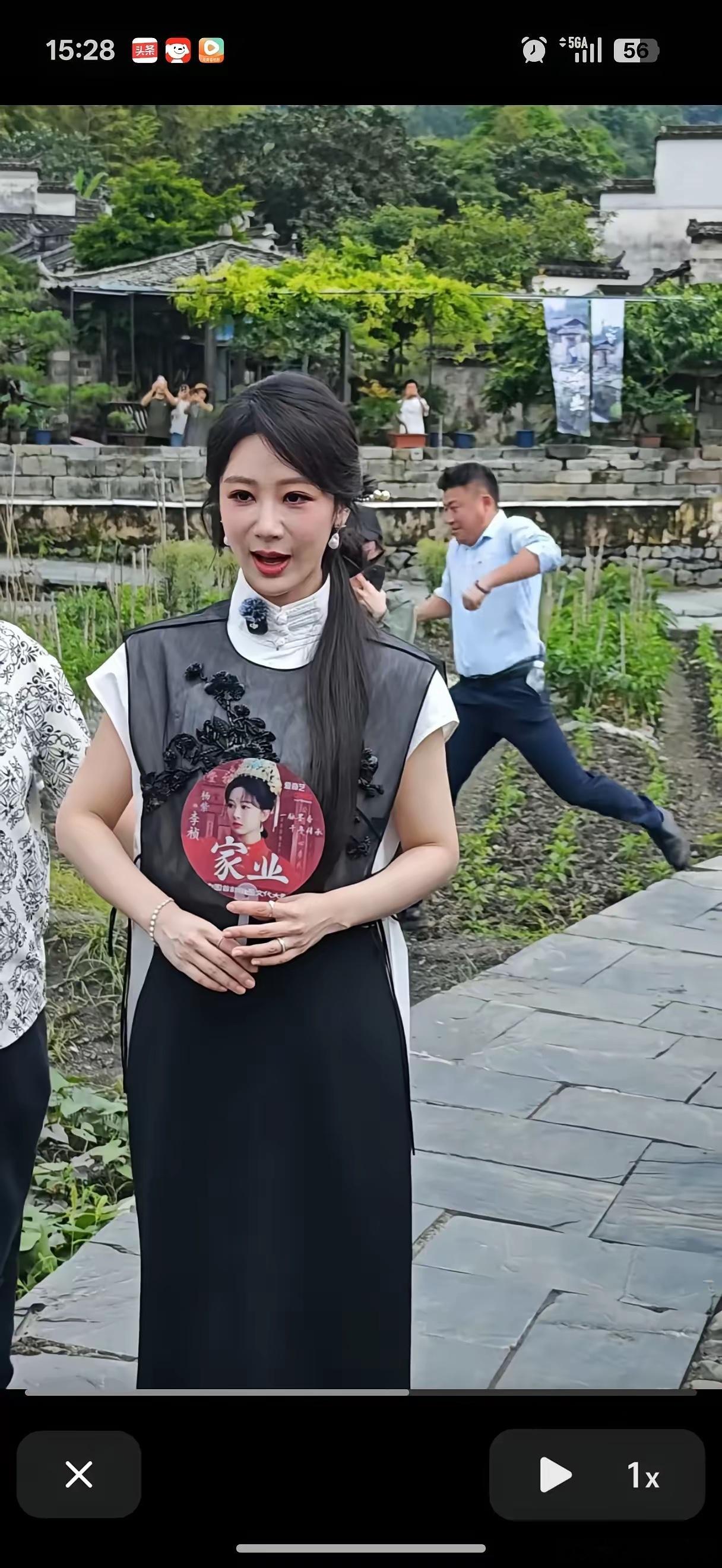 杨紫没有滤镜的情况下已经可以看出年纪了有种风韵犹存的感觉 