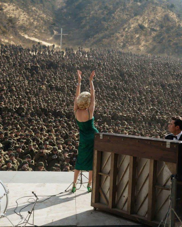 1954年，玛丽莲·梦露在韩国劳军。朝鲜战争烽火问鼎计划