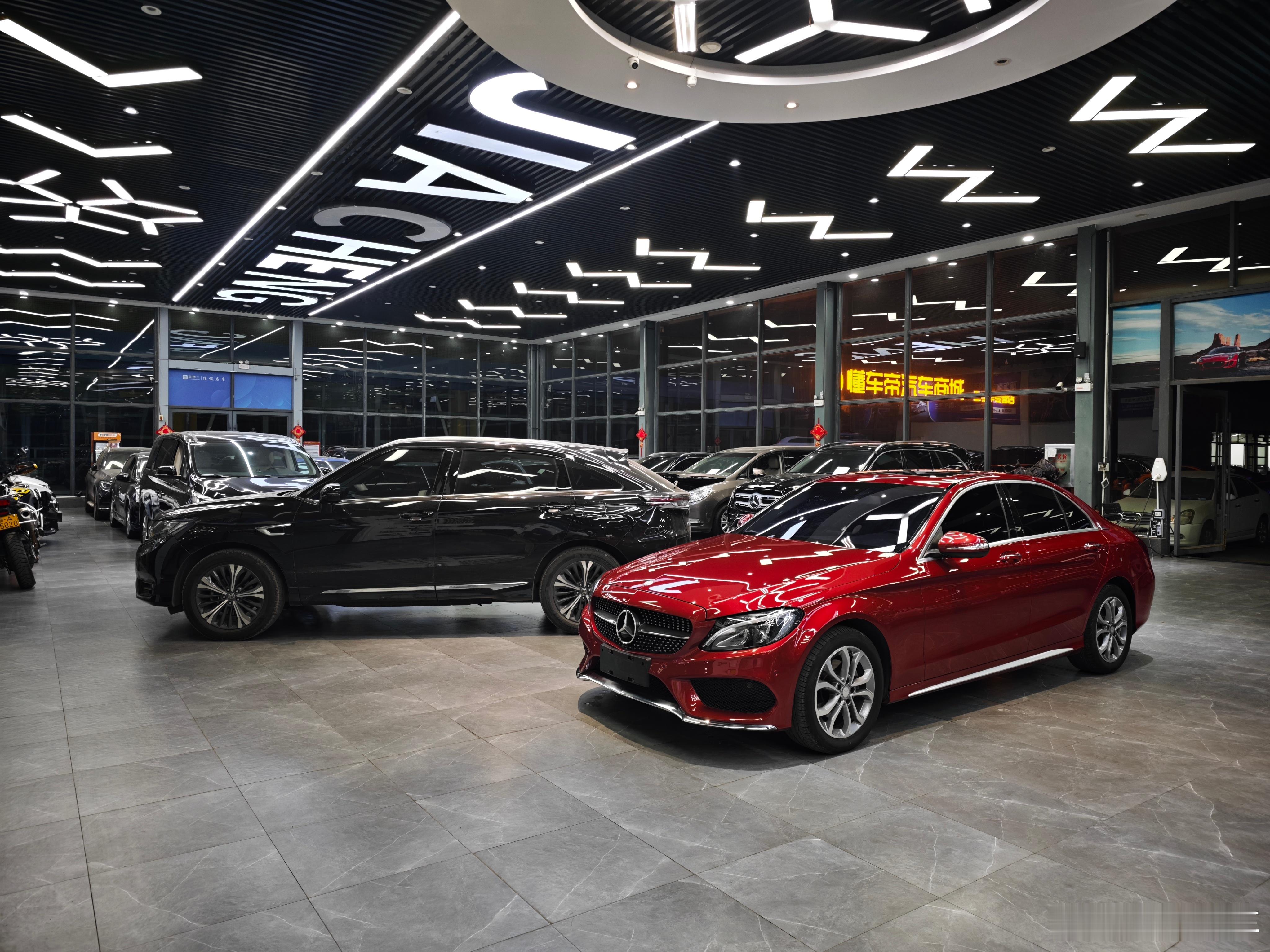 下个晚班 奔驰C明天交付老客户 收了一台23年四驱尊享版的URV 哪里都好，就是